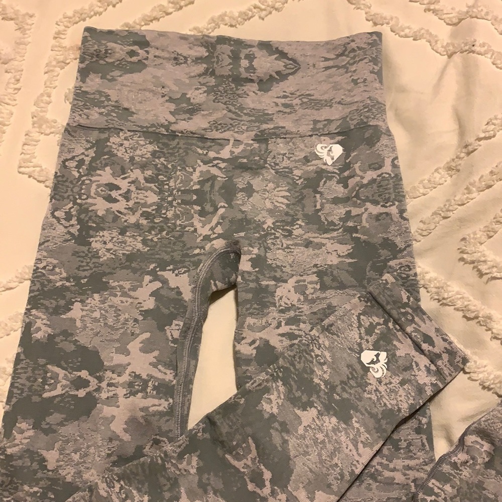 Women’s best leggings camp style